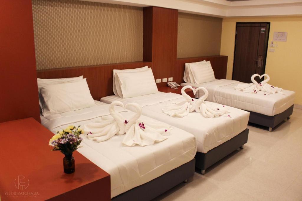 Rest@Ratchada Hotel Bangkok Esterno foto