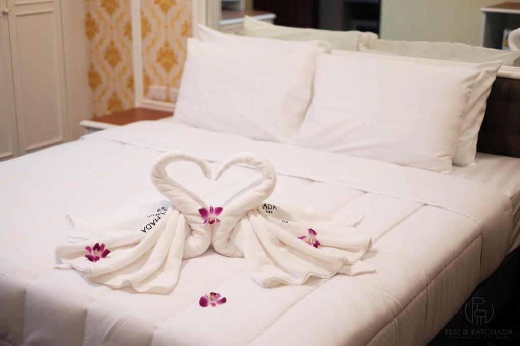 Rest@Ratchada Hotel Bangkok Esterno foto