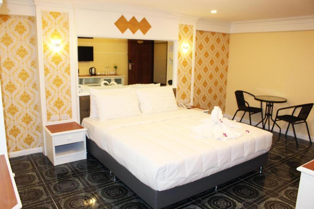 Rest@Ratchada Hotel Bangkok Esterno foto