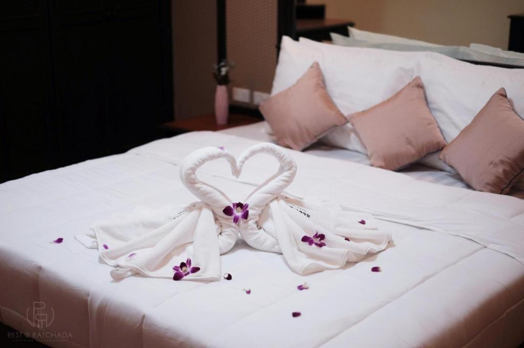 Rest@Ratchada Hotel Bangkok Esterno foto