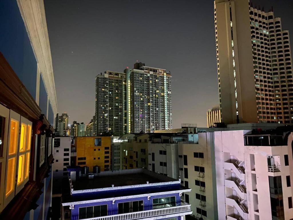 Rest@Ratchada Hotel Bangkok Esterno foto
