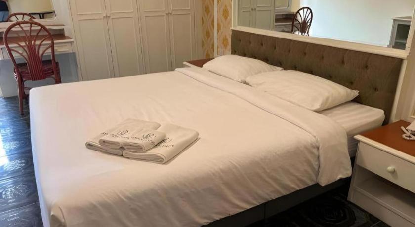 Rest@Ratchada Hotel Bangkok Esterno foto