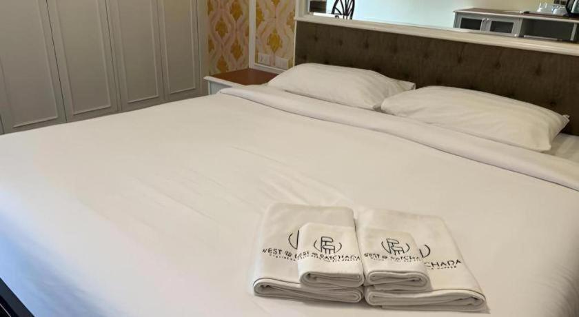 Rest@Ratchada Hotel Bangkok Esterno foto